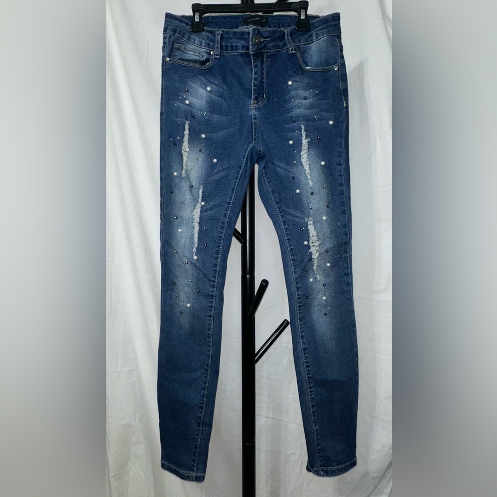Elegant Blue Skinny Jeans with Distressed Details